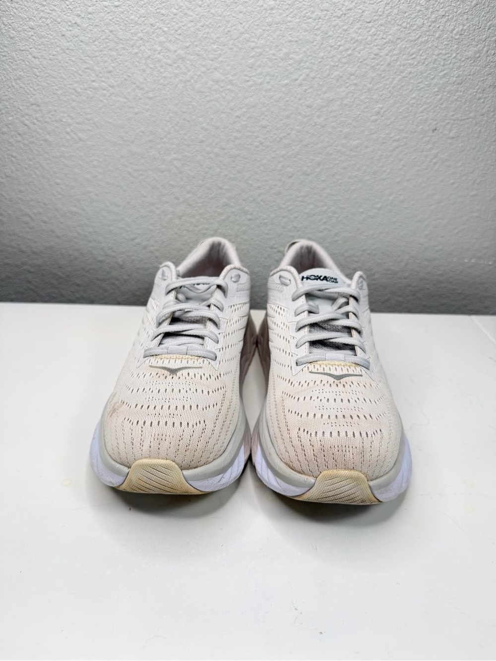 Hoka One One ARAHI 4 Women's White and Light Gray Running Shoes - Picture 3 of 12